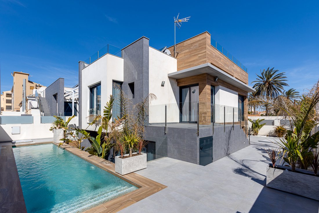 Villa in Torrevieja, Valencian Community, Spain 1 - 14456734