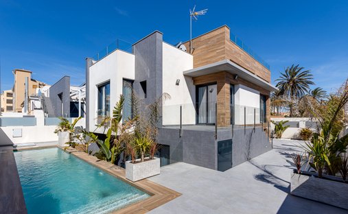 Villa in Torrevieja, Valencian Community, Spain 1