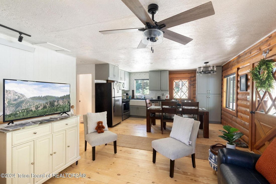 House in Alpine, Wyoming, United States 1 - 14455326