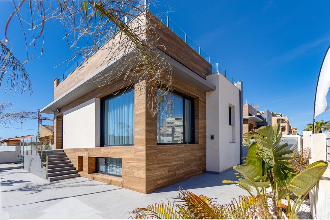Villa in Torrevieja, Valencian Community, Spain 2 - 14456738