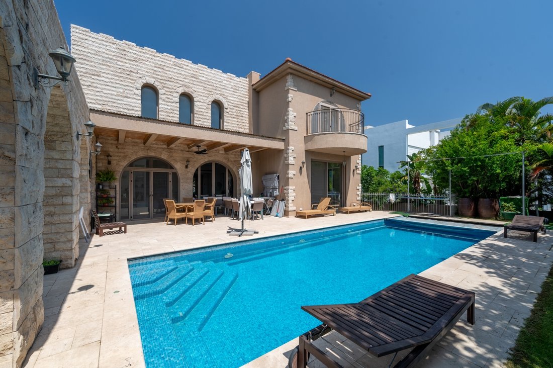 House in Or Akiva, Haifa District, Israel 1 - 14461210