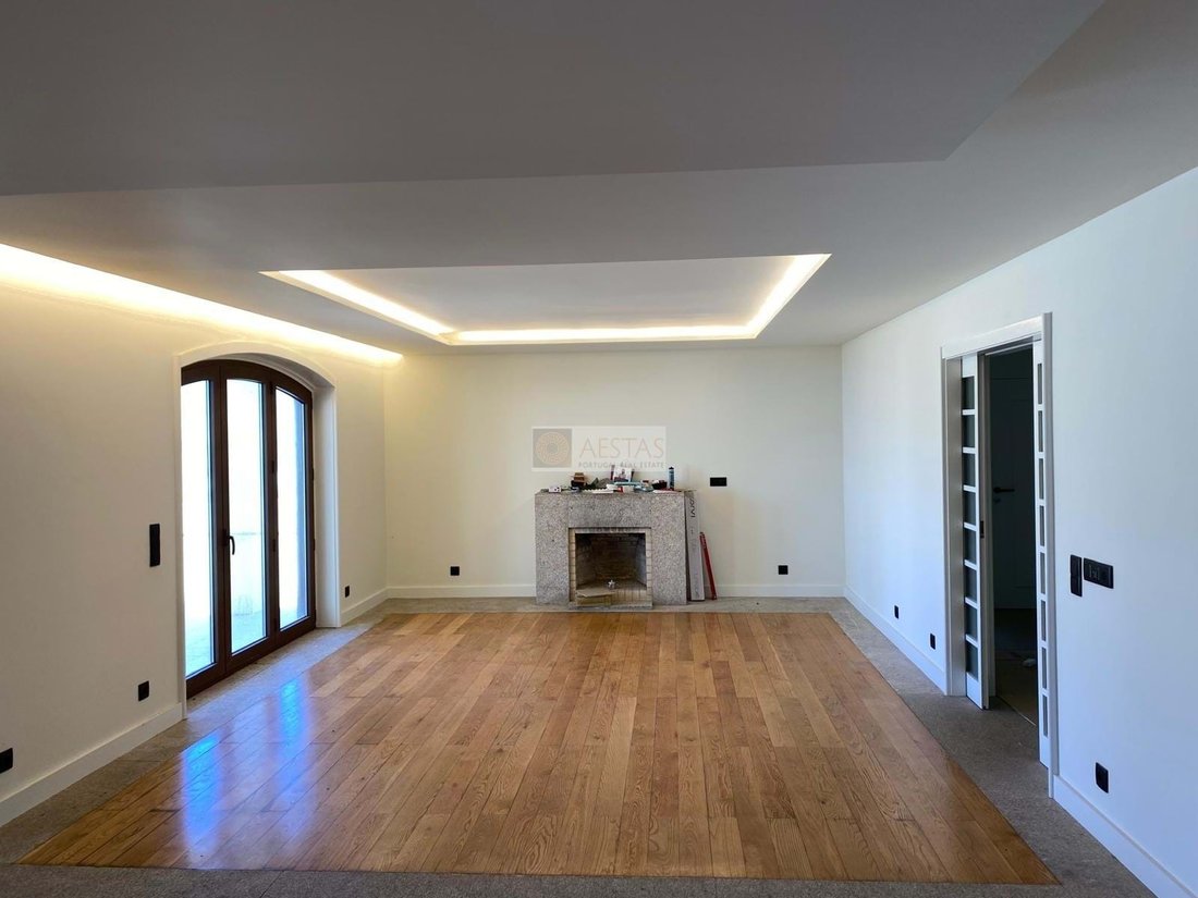 Villa in Mafamude e Vilar do Paraiso, Porto District, Portugal 1 - 14461576
