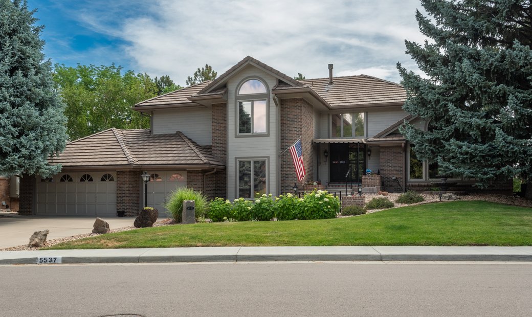 Heritage Greens Home With Sunroom, Spa In Centennial, Colorado, United