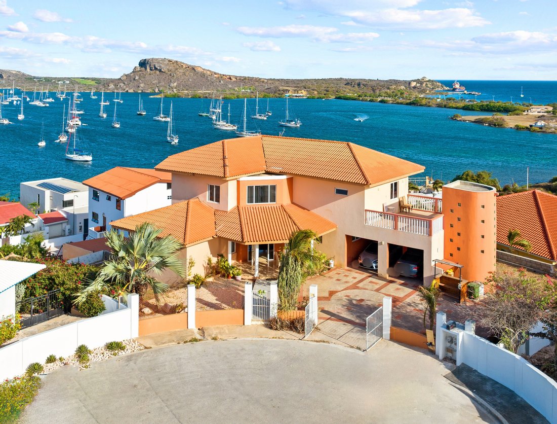 House in Willemstad, Curaçao, Curaçao 1 - 14463639