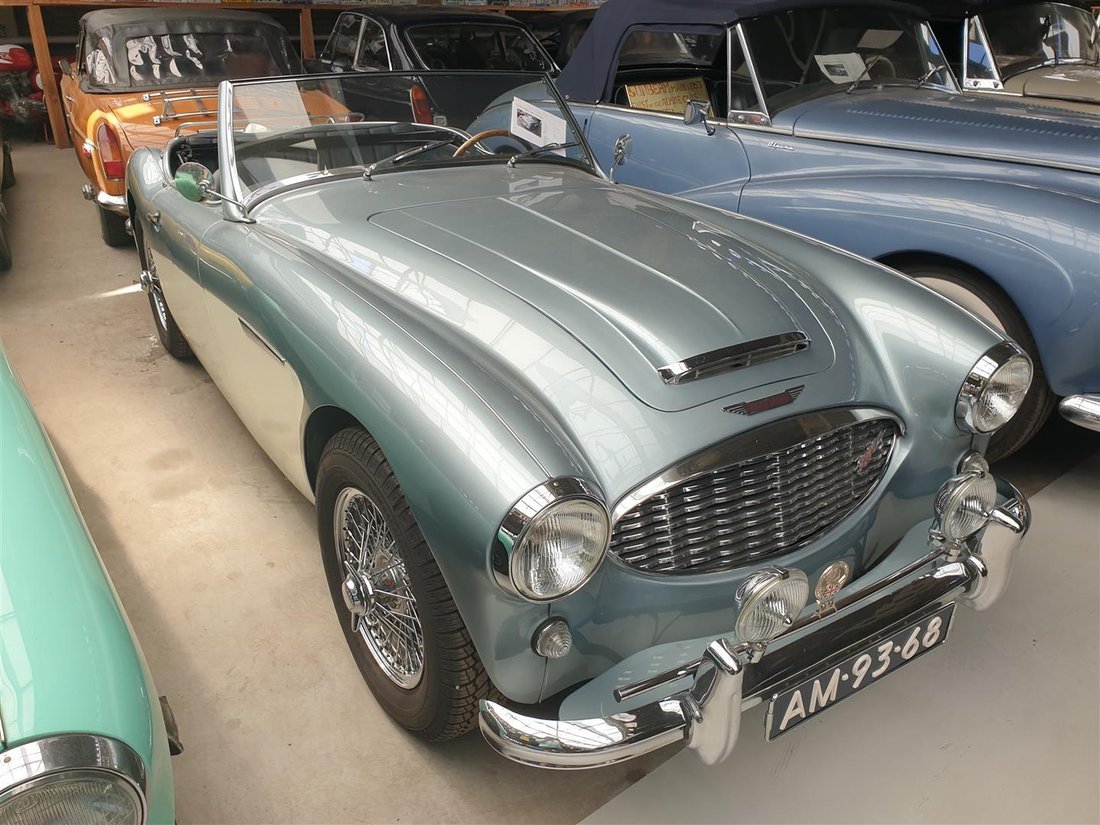 Cabriolet in De Lier, South Holland, Netherlands 1 - 14463823