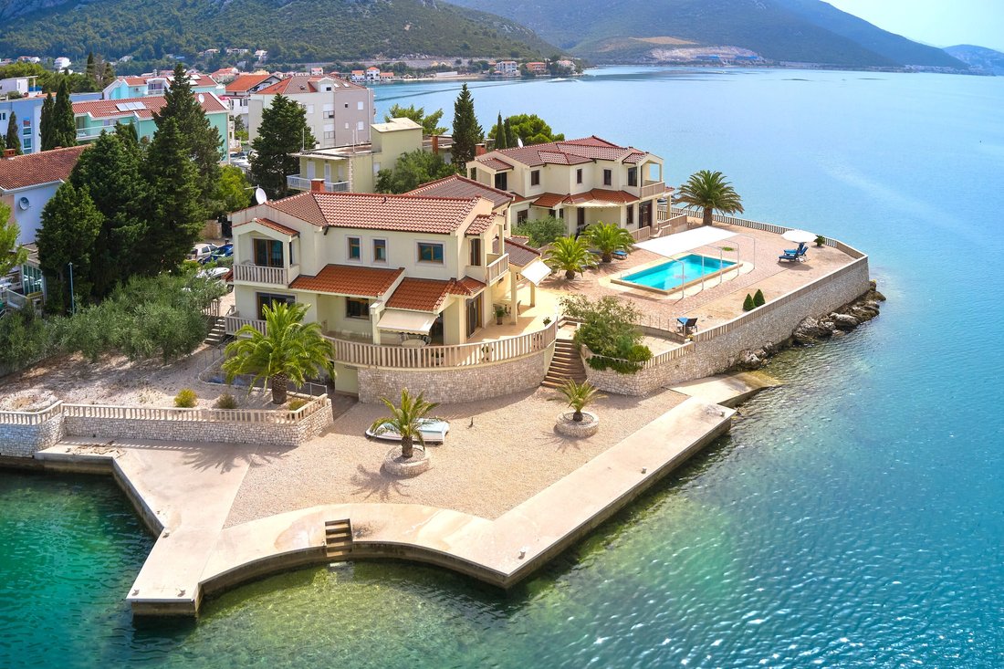 Villa in Klek, Dubrovnik-Neretva County, Croatia 1 - 14463857