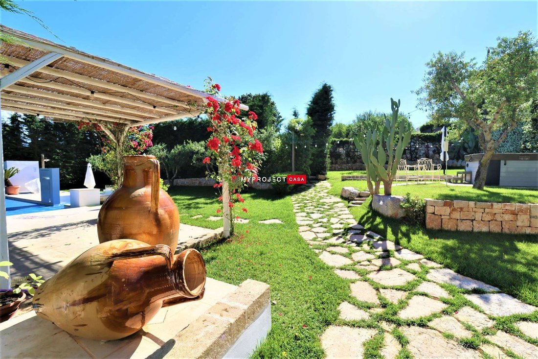Villa in Cisternino, Apulia, Italy 2 - 14464587