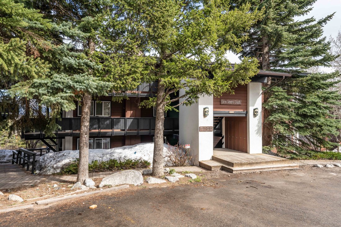 Inviting Top Floor Condominium In Jackson, Wyoming, United States For