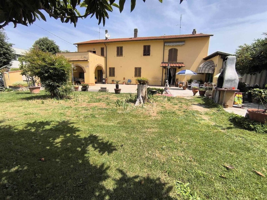 Villa en Prato, Toscana, Italia 1 - 14467814