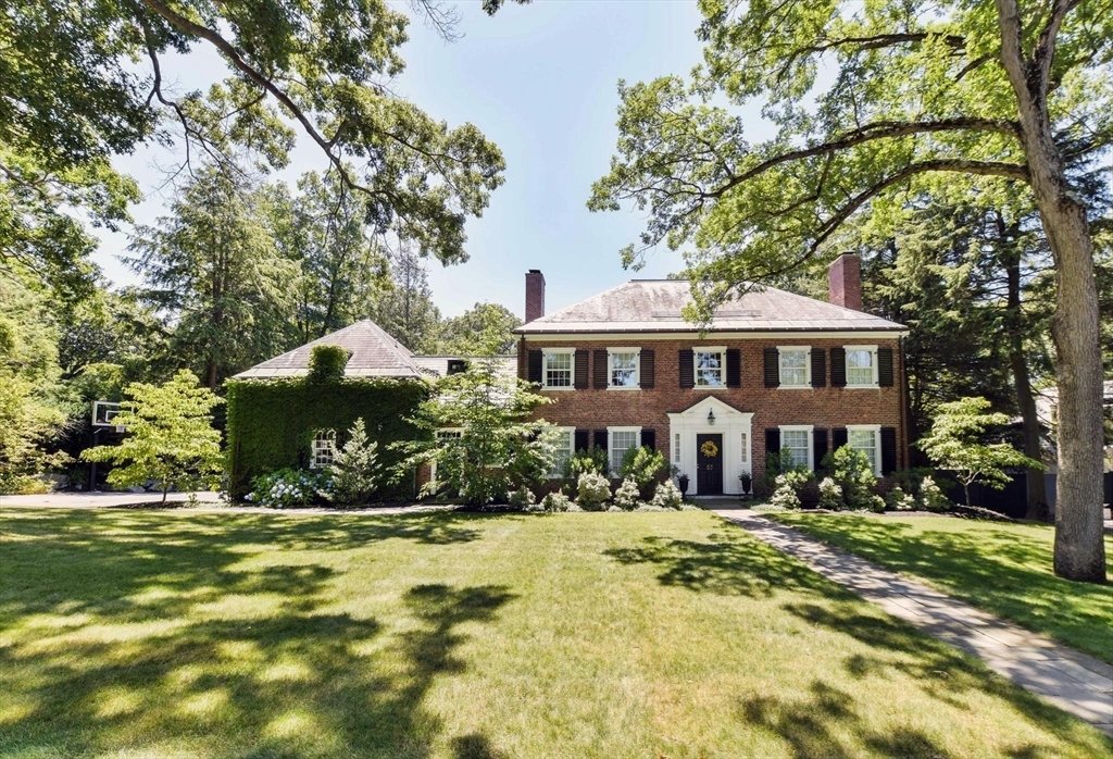 7 Bedrooms Single Family Detached In Brookline, Massachusetts, United