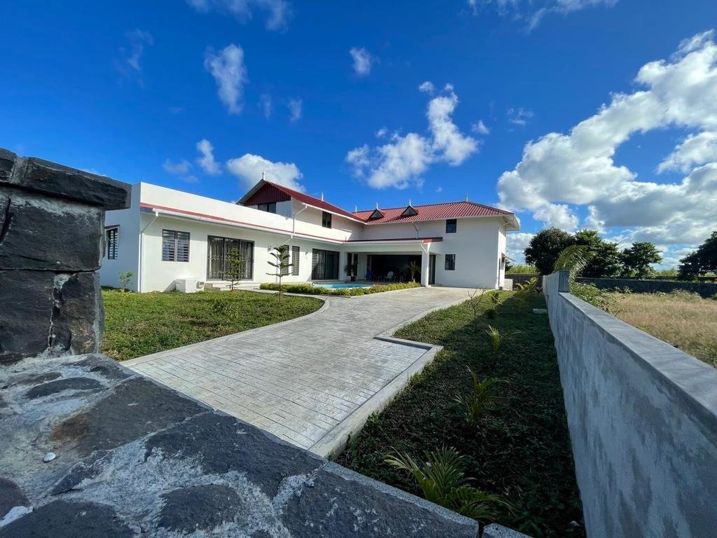 Spacious 365.8m² Villa With In Mahebourg, Grand Port District