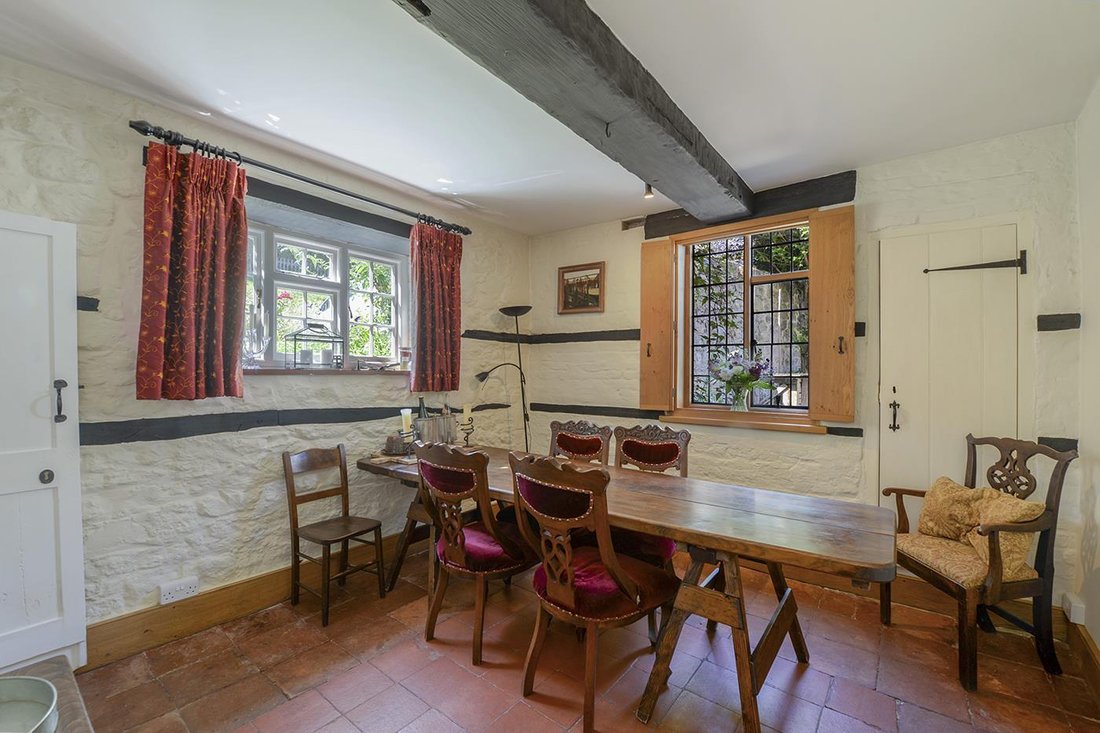 5 Bedroom Detached House For Sale In In Bearsted, England, United