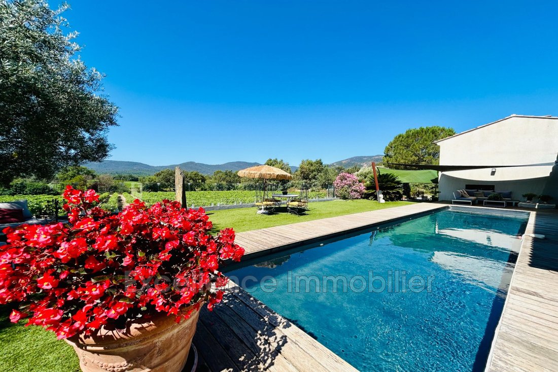 Villa in Le Plan-de-la-Tour, Provence-Alpes-Côte d'Azur, France 1 - 13983682