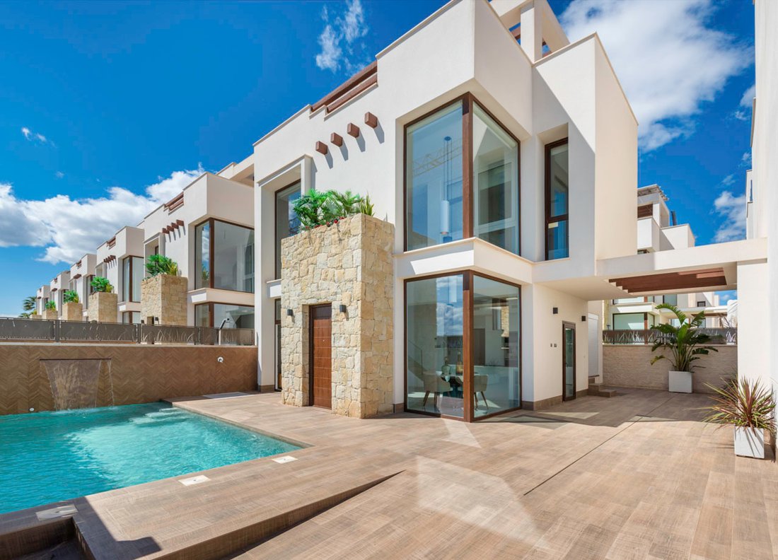 Villa in Los Montesinos, Valencian Community, Spain 1 - 14467738