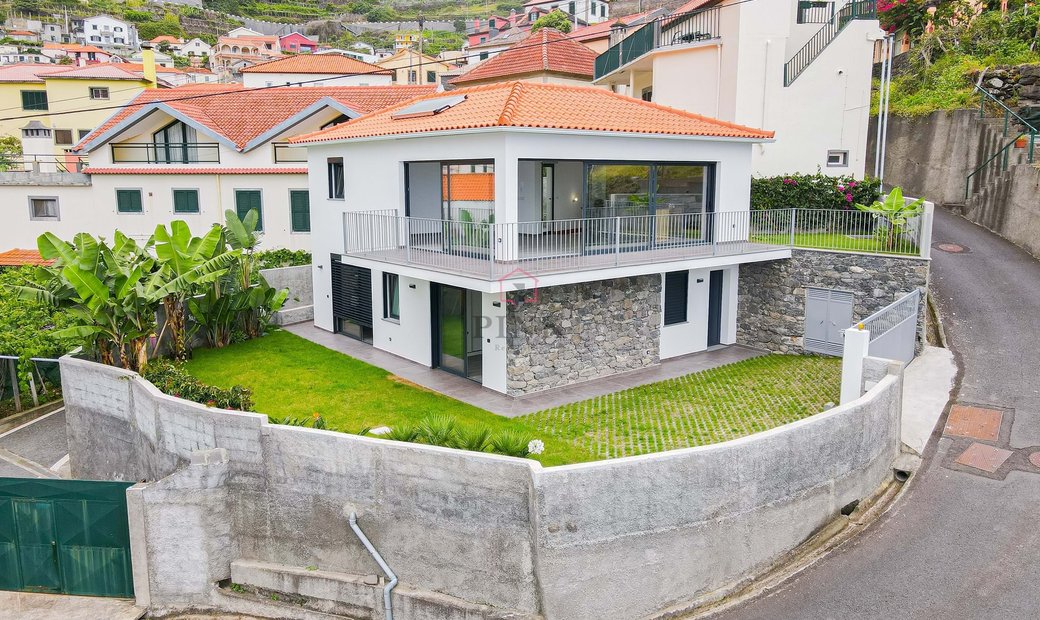 House 2 Bedrooms Seixal In Porto Moniz, Madeira, Portugal For Sale