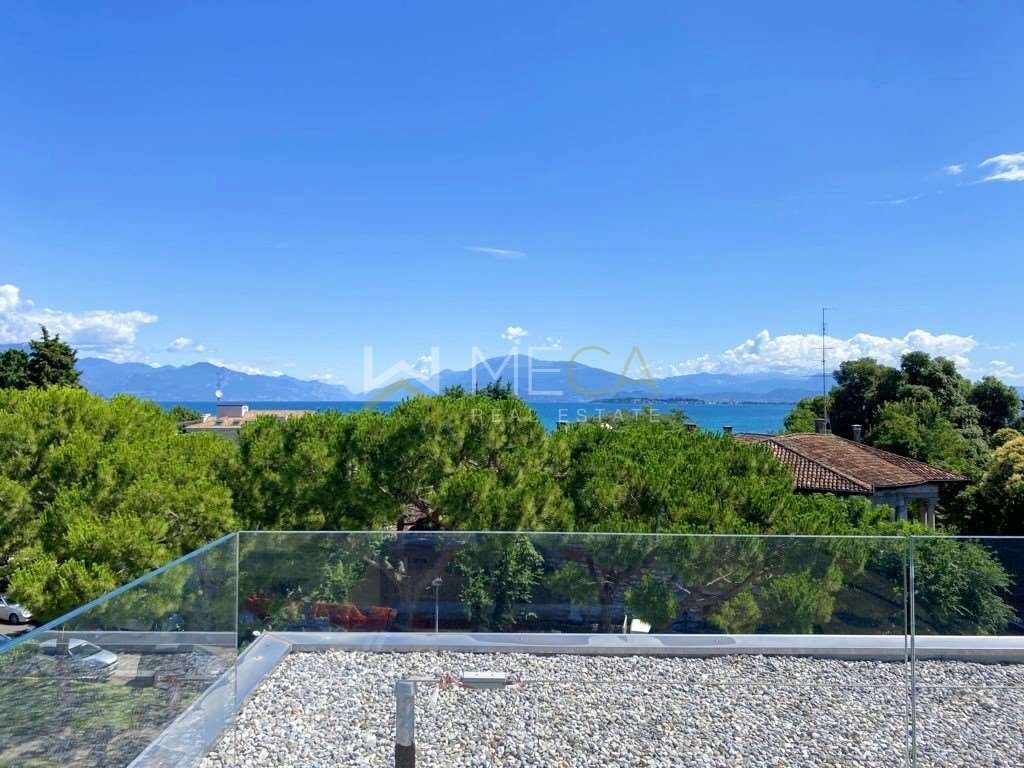 Apartment in Desenzano Centro, Desenzano del Garda, Lombardy 1 - 14467892