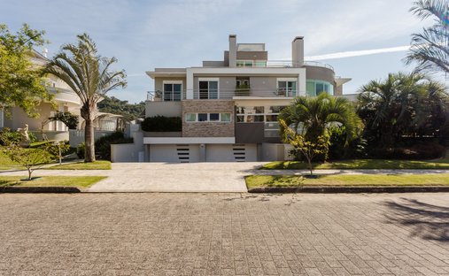 House in Jurerê Internacional, State of Santa Catarina, Brazil 1