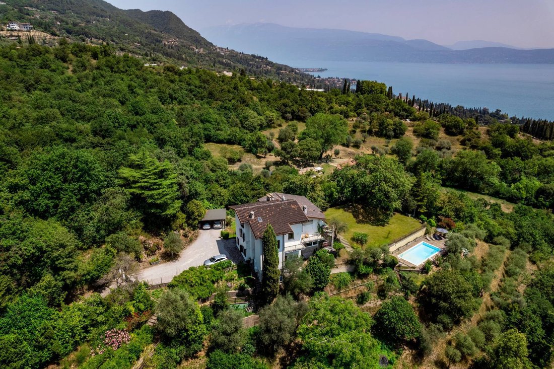 Villa in Gardone Riviera, Lombardy, Italy 3 - 14472557