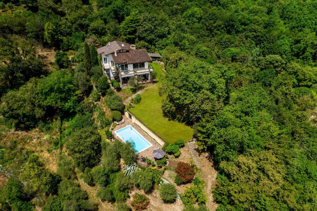 Villa in Gardone Riviera, Lombardy, Italy 2 - 14472557