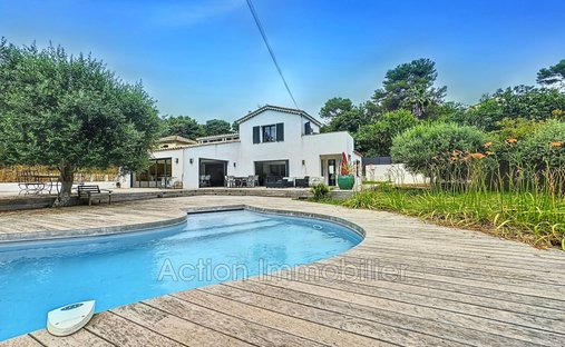 Villa in Saint-Paul-de-Vence, Provence-Alpes-Côte d'Azur, France 1