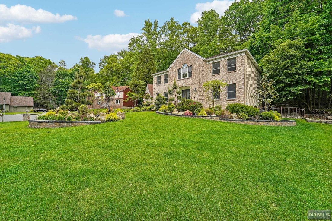 15 Henrietta Court In Ridgewood New Jersey United States For Sale