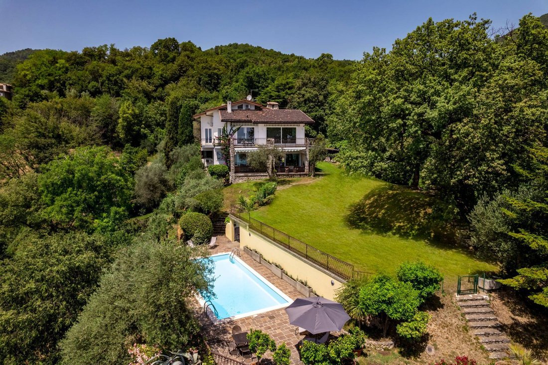 Villa in Gardone Riviera, Lombardy, Italy 4 - 14472557