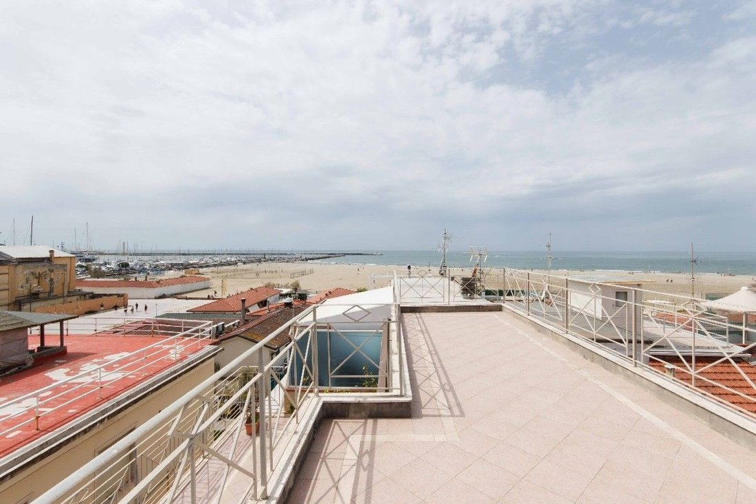 Townhouse in Lungomare, Viareggio, Tuscany 1 - 14472785