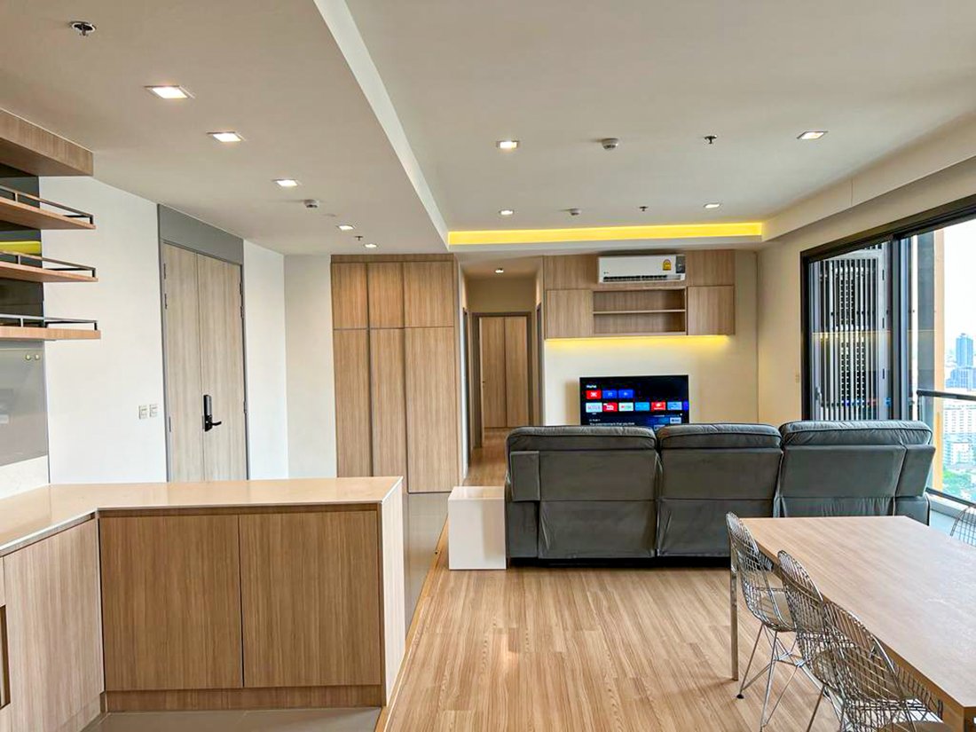 Condo in Chom Phon, Bangkok, Thailand 1 - 14474322