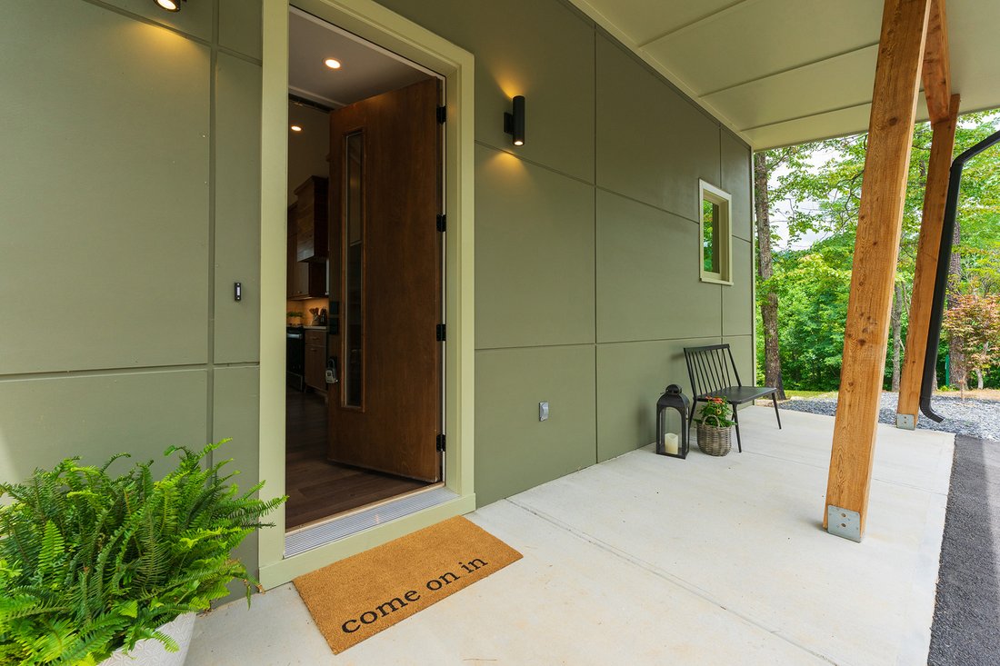 Luxury Mountain Living With Over Three Acres In Clayton,