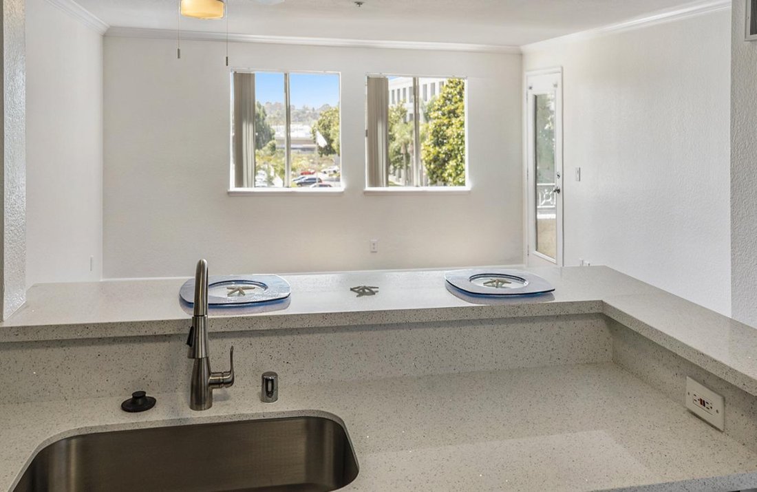 Top Floor Condo Near Ucsd In San Diego, California, United States For