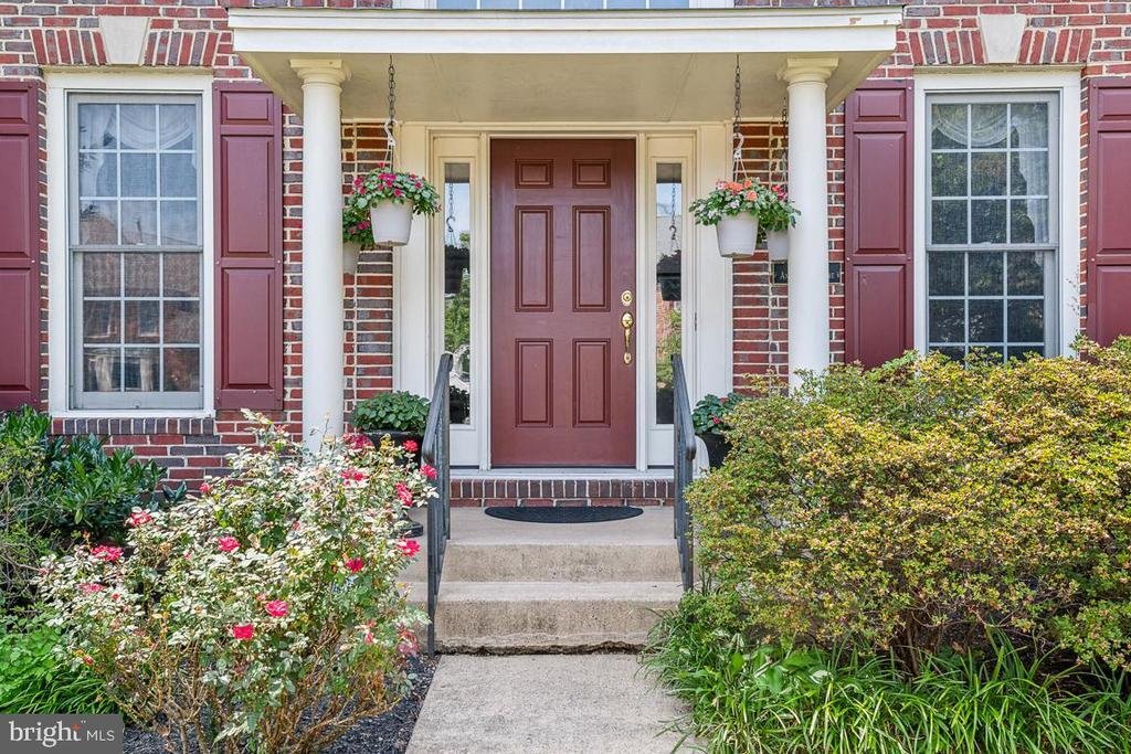 4 Bedrooms Single Family Detached In Annandale, Virginia, United States