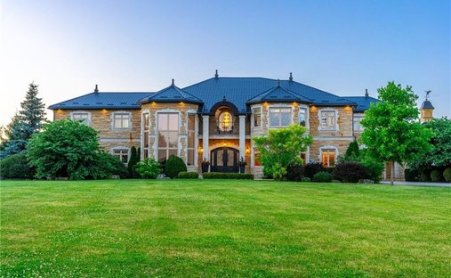 House in Burlington, Ontario, Canada 1