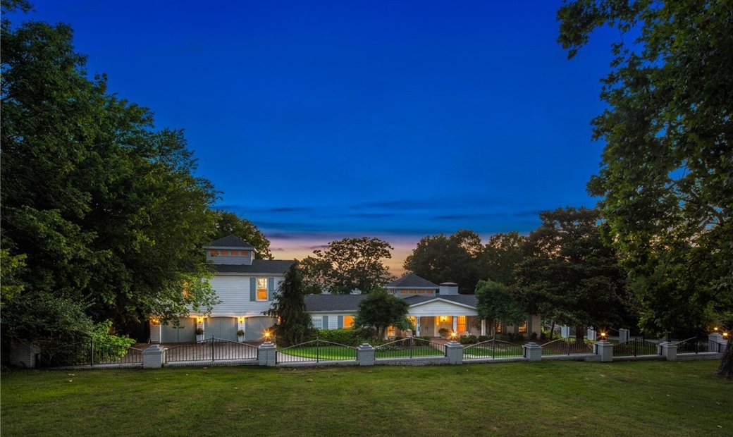 Exceptional Mount Sequoyah Estate In Fayetteville, Arkansas, United