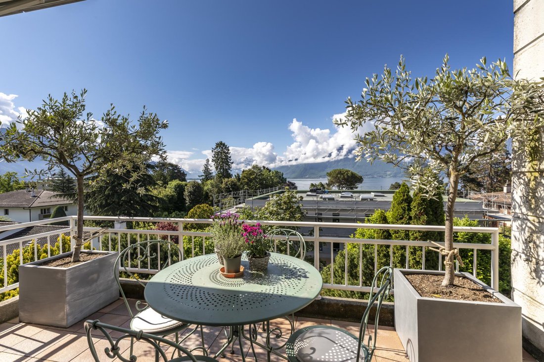 Rare! Magnifique Attique De 5.5 Pièces In La Tour De Peilz, Vaud