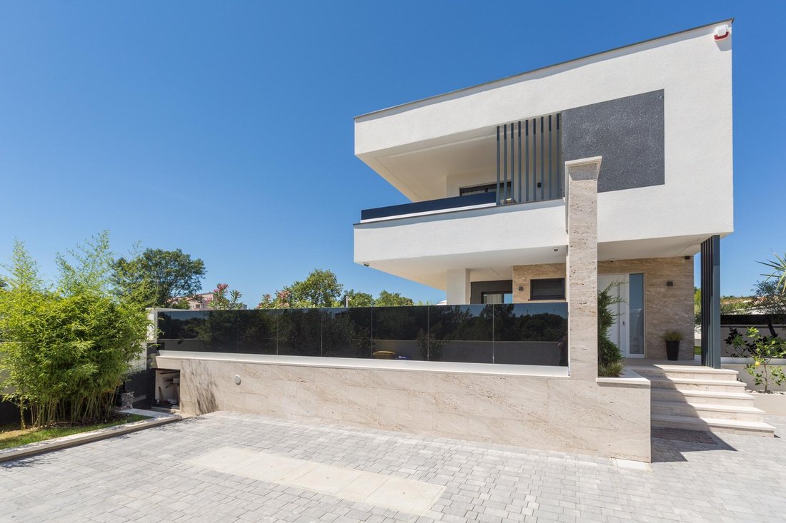 Villa in Medulin, Istria County, Croatia 2 - 14483868