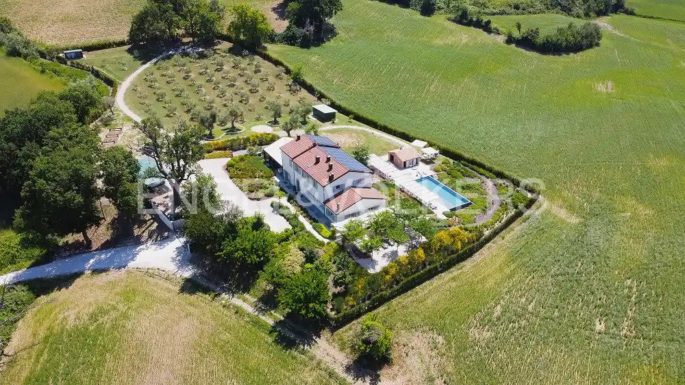 Villa in Fossombrone, Marche, Italy 2 - 14479338
