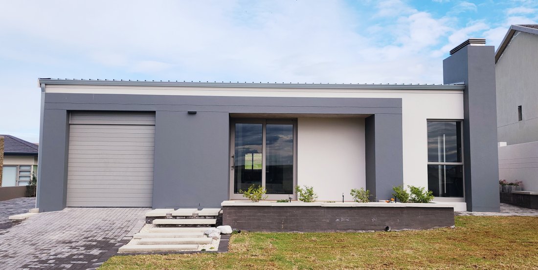 Luxury 4 Bedroom Living On In Oubaai Golf Estate, Western Cape, South
