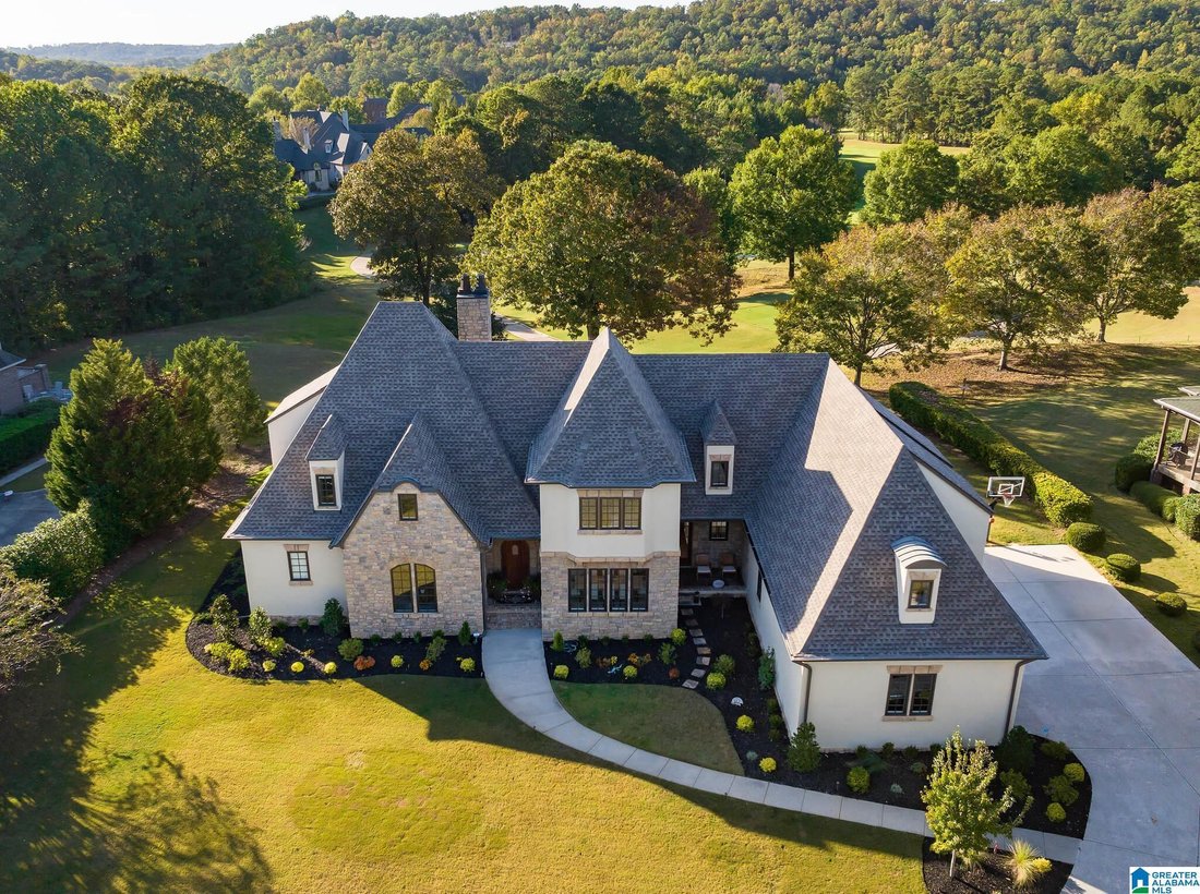 Meticulously Updated Home In In Vestavia Hills, Alabama, United States