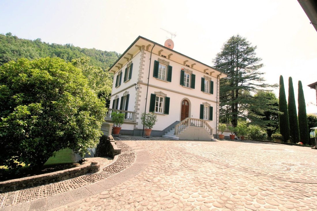 Villa in Bagni di Lucca, Tuscany, Italy 2 - 12980768