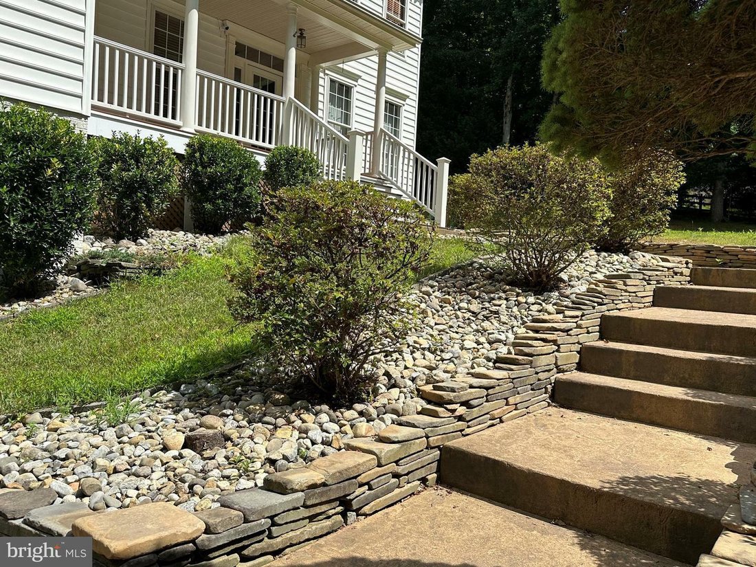 Oasis Privado De Más De Tres Acres En Manassas Park, Virginia, Estados