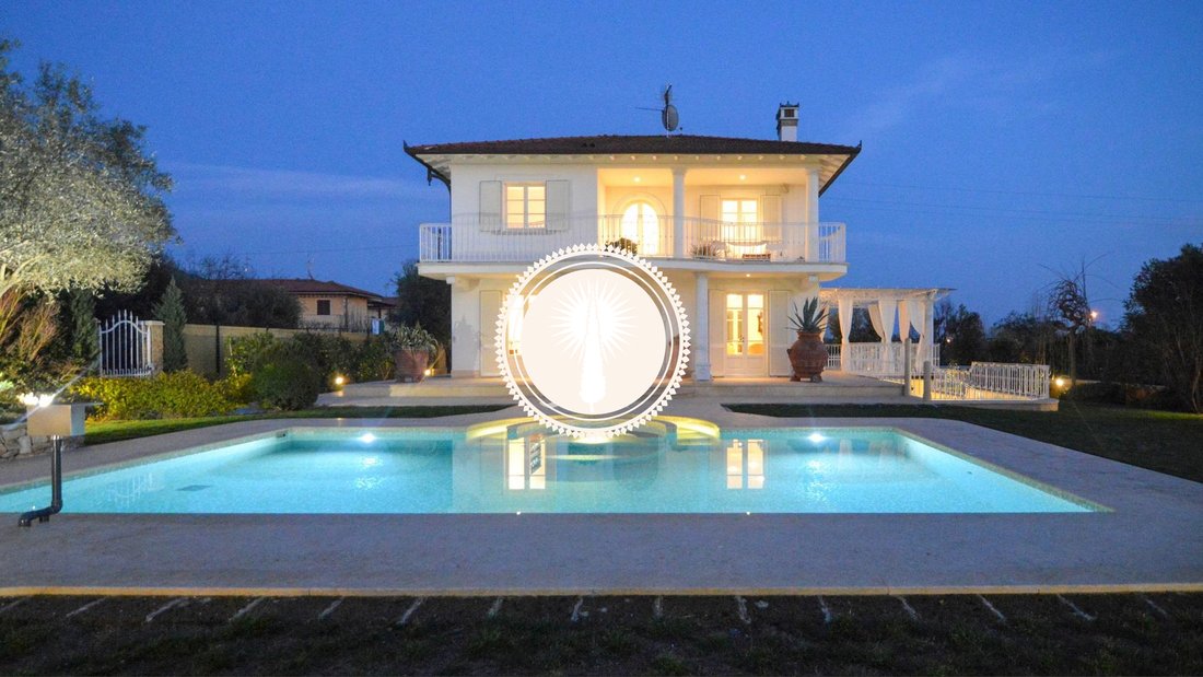 Villa in Pietrasanta, Tuscany, Italy 1 - 14489109