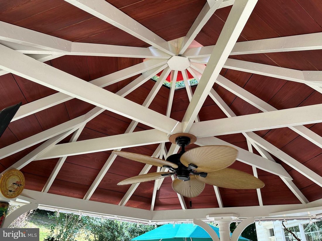 Oasis Privado De Más De Tres Acres En Manassas Park, Virginia, Estados