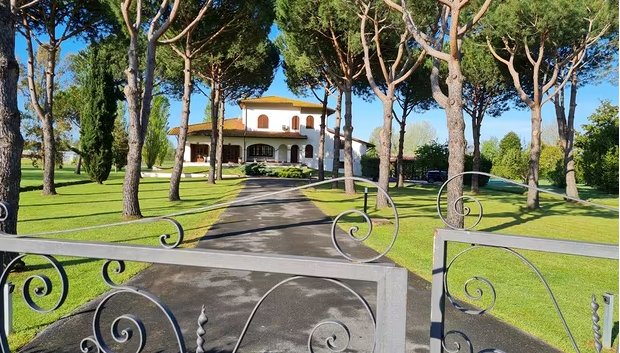 Villa in Pietrasanta, Tuscany, Italy 2 - 14489066