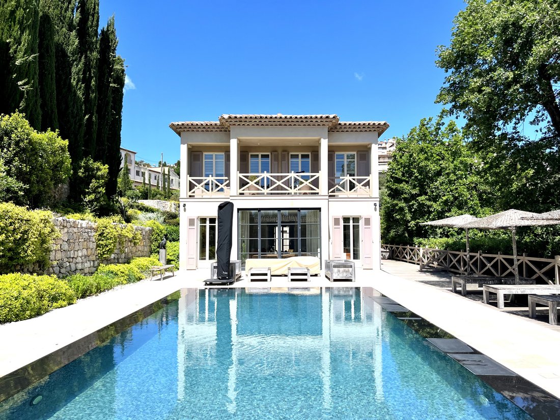 Villa in Mougins, Provence-Alpes-Côte d'Azur, France 1 - 14489007