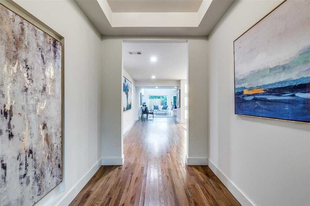 Desirable Residence In The Heart Of Melshire In Dallas, Texas, United