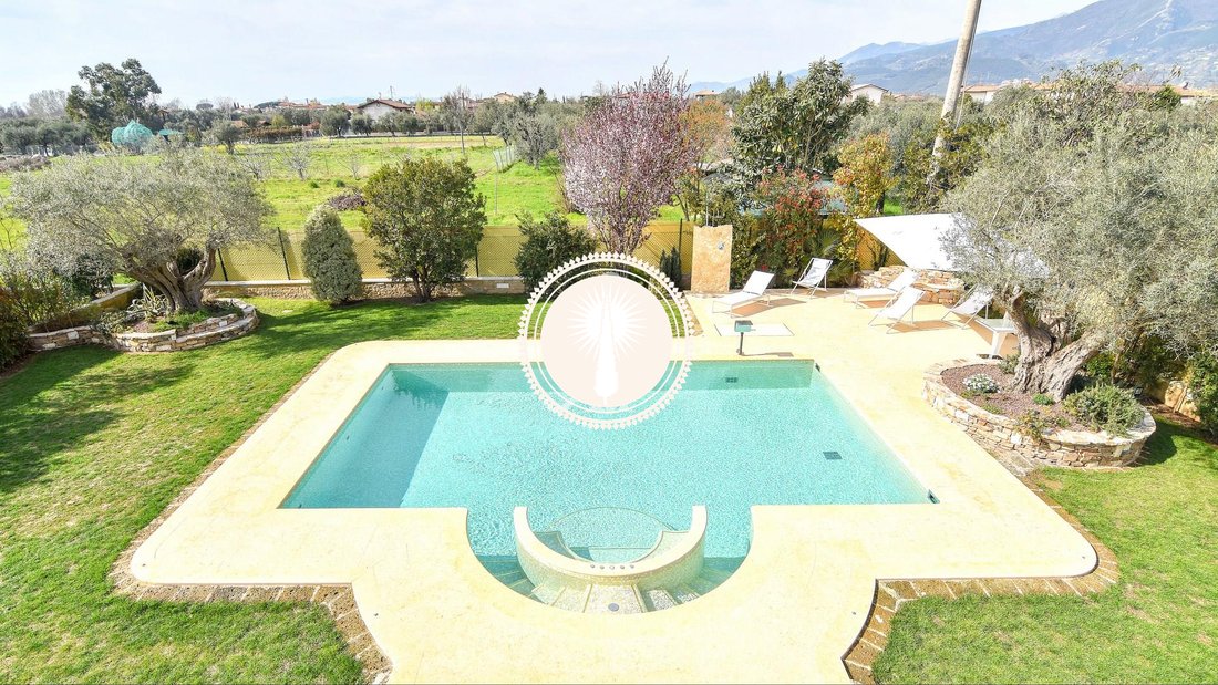 Villa in Pietrasanta, Tuscany, Italy 2 - 14489109