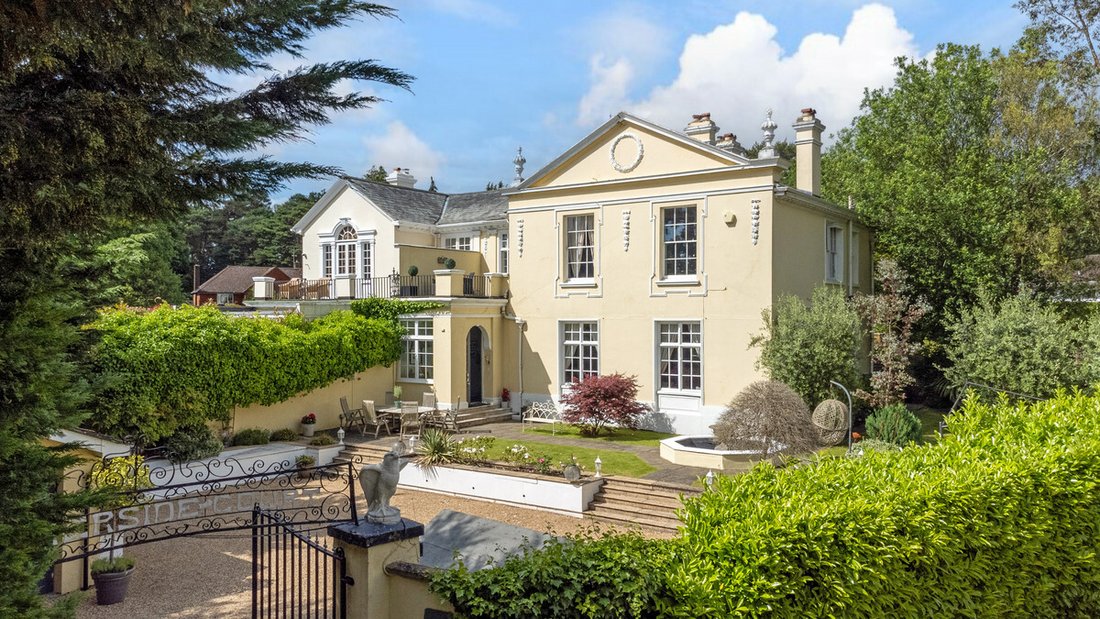 Country House in Heatherside, Surrey Heath, England 1 - 14494414