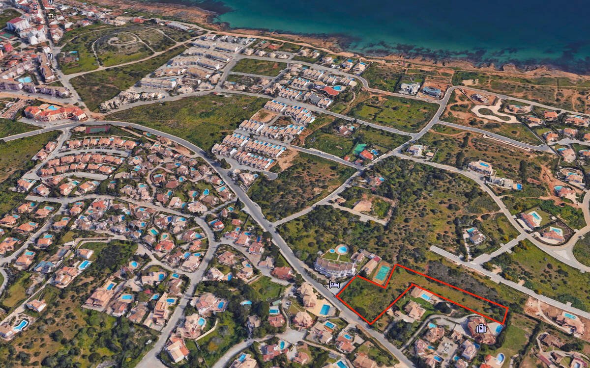 Land for sale in Lagos, Portugal — €2,190,000