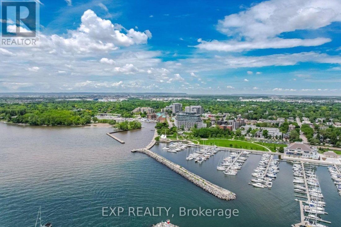 Townhouse in Oakville, Ontario, Canada 2 - 14494763