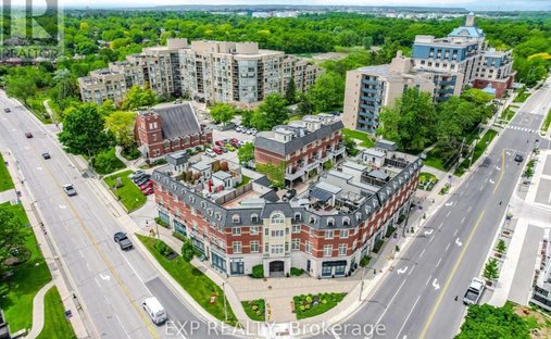 Townhouse in Oakville, Ontario, Canada 1